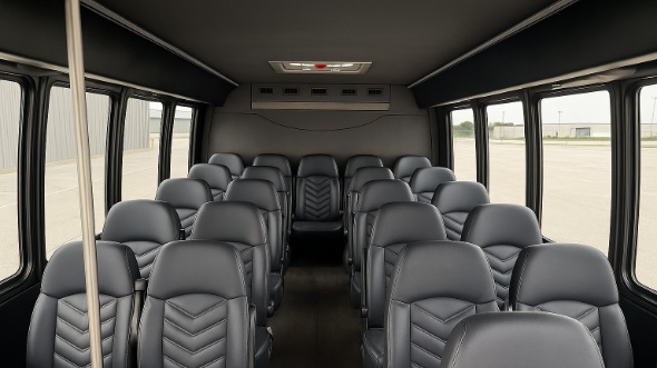 oshkosh 28 passenger minibus
